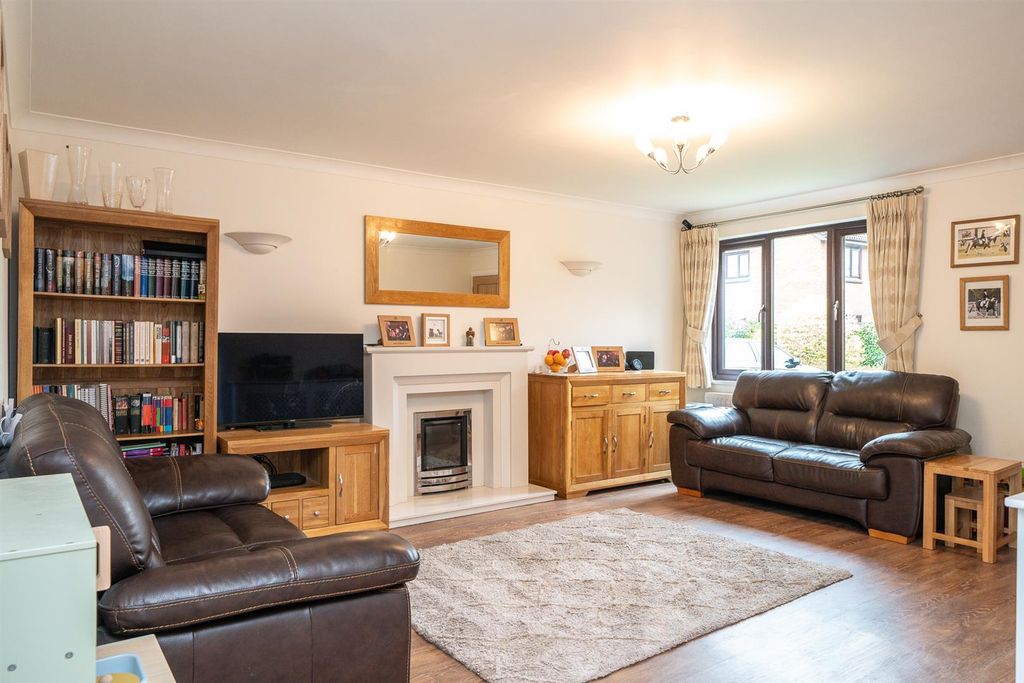 Property photo 3 of 15 6-Wren-Walk-1028.Jpg