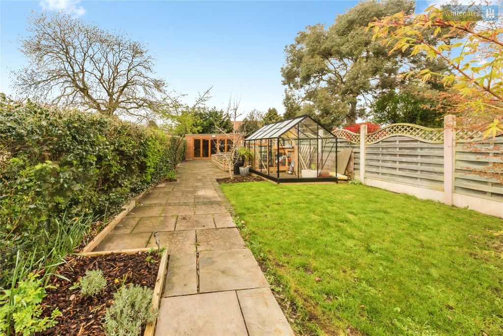 Property photo 2 of 27 Picture No. 15