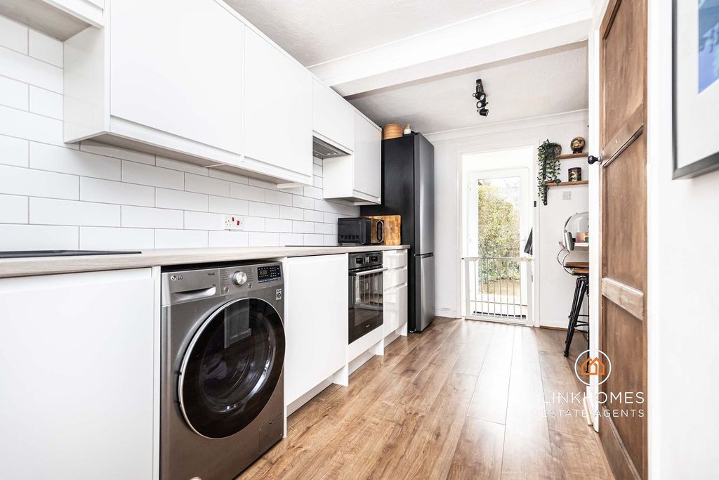 Property photo 2 of 26