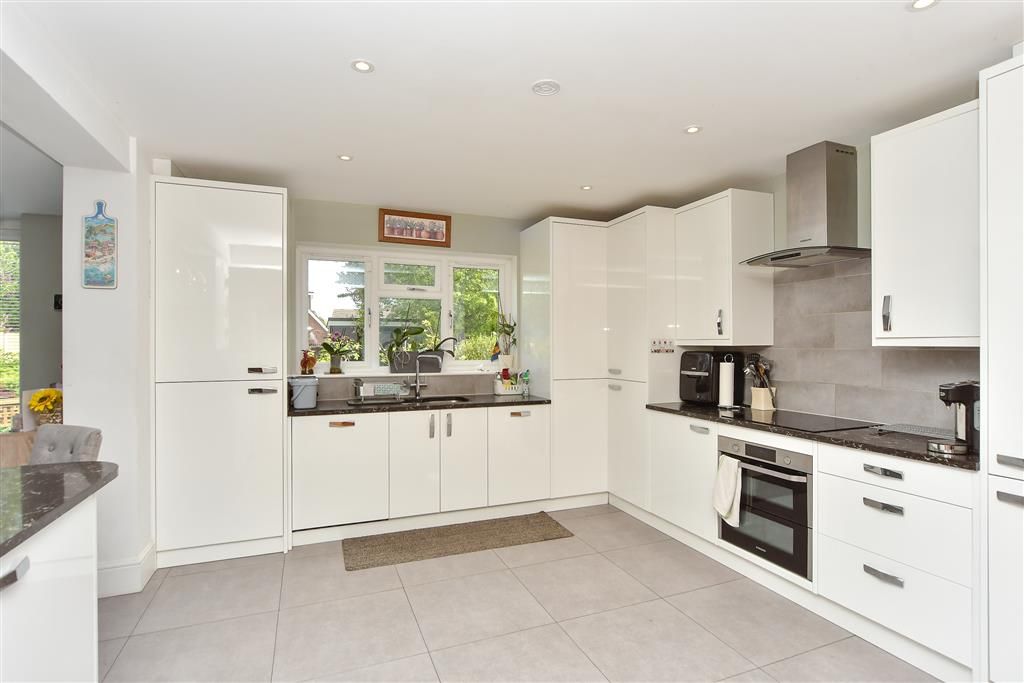 Property photo 3 of 14 Kitchen