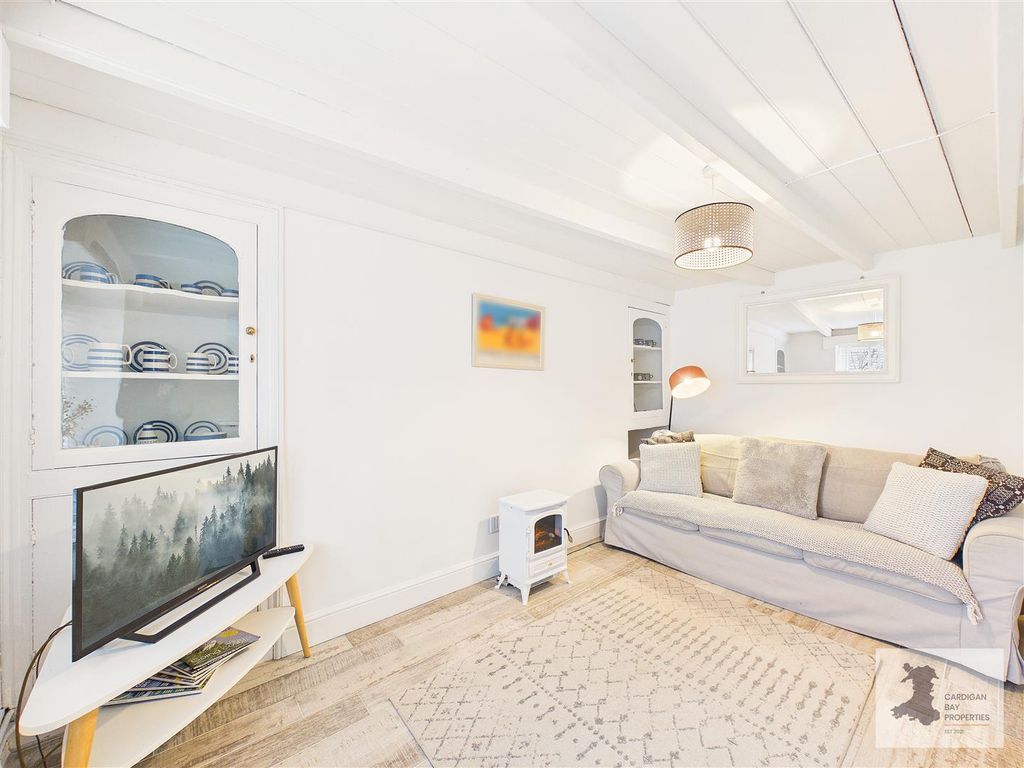 Property photo 3 of 39 Living Room