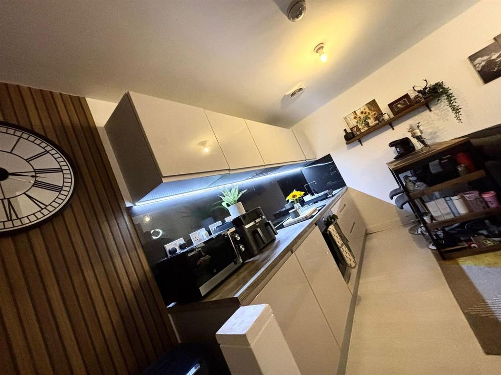 Property photo 3 of 16 Kitchen