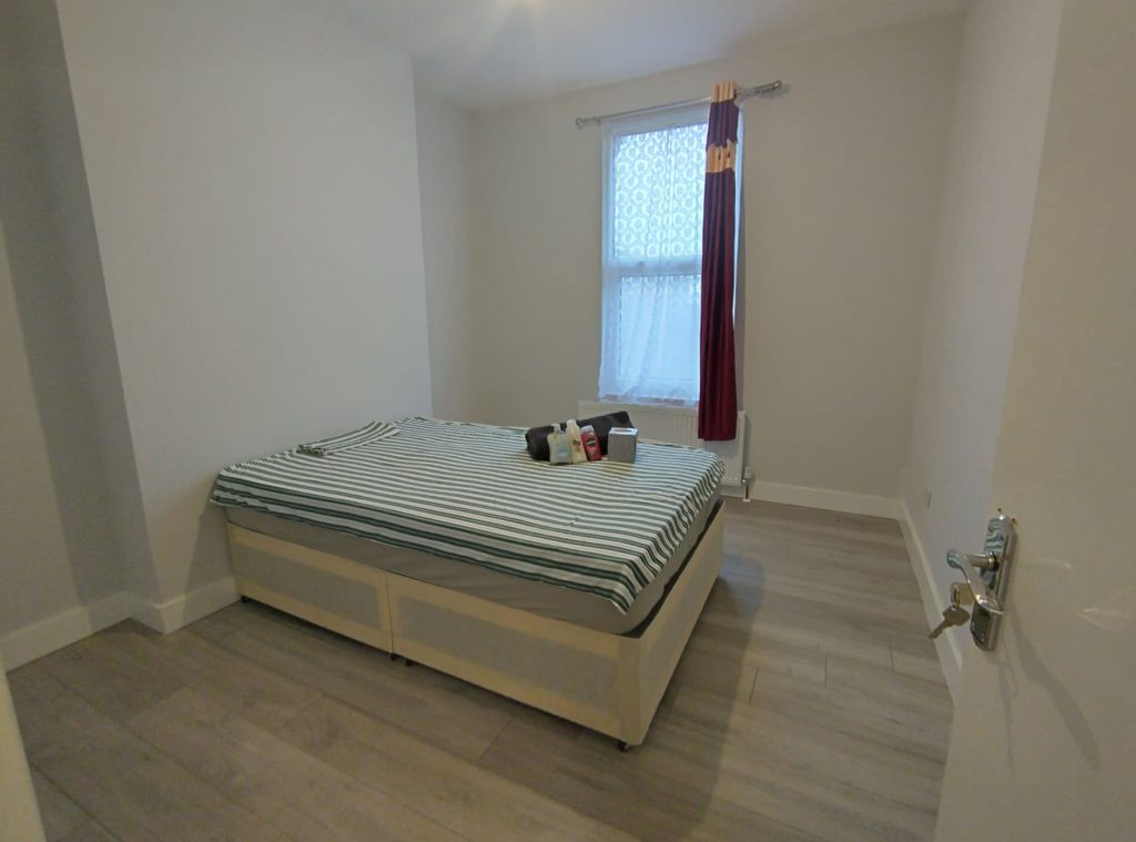 Property photo 1 of 12 Flat For Rent