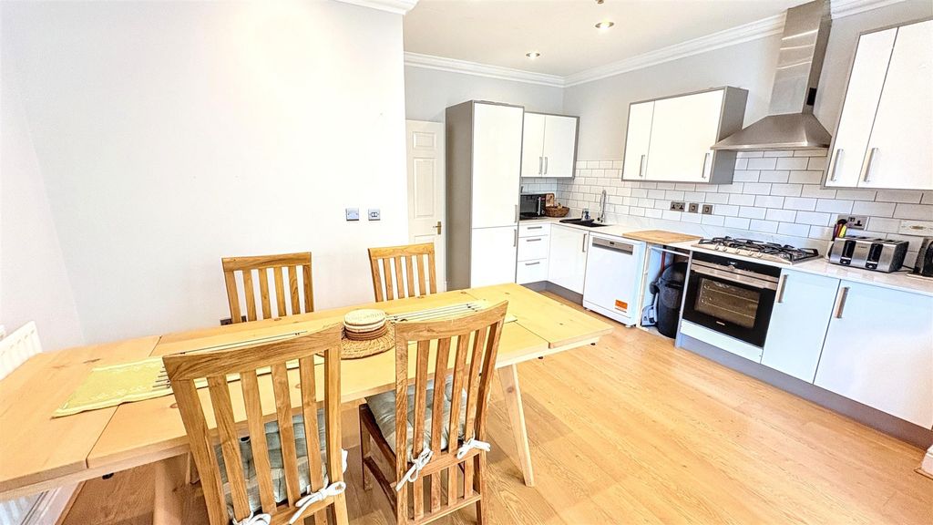 Property photo 2 of 27 Kitchen/Diner