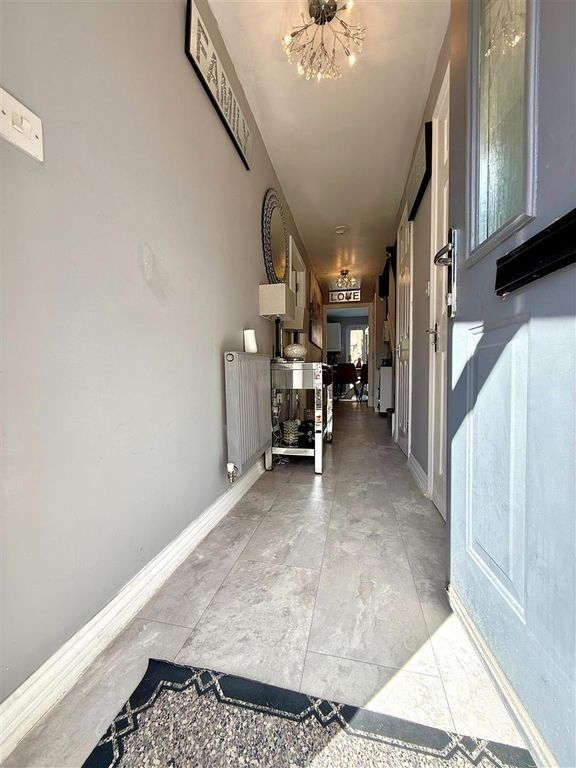 Property photo 2 of 16 Hallway.Jpg