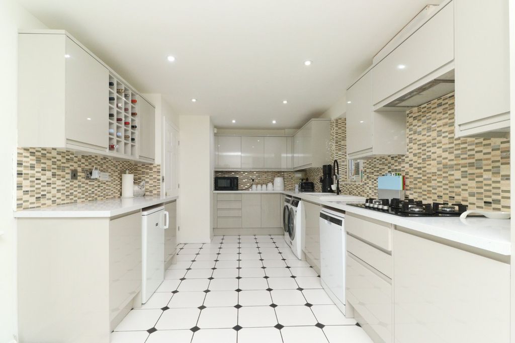 Property photo 2 of 16 Picture 2