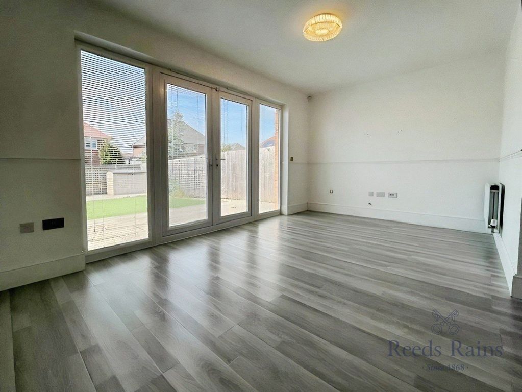 Property photo 3 of 15 Picture No. 32