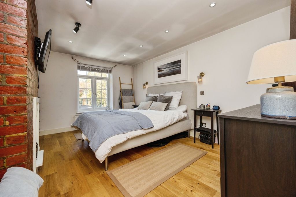 Additional image 4 of 2 bed flat for salePortsmouth Road, Milford, Godalming, Surrey GU8