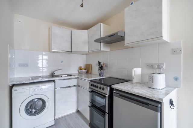 Property photo 3 of 8 Kitchen
