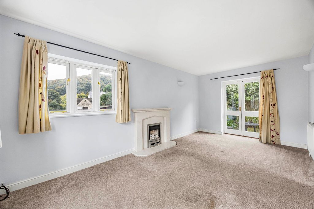 Property photo 3 of 21 Sitting Room