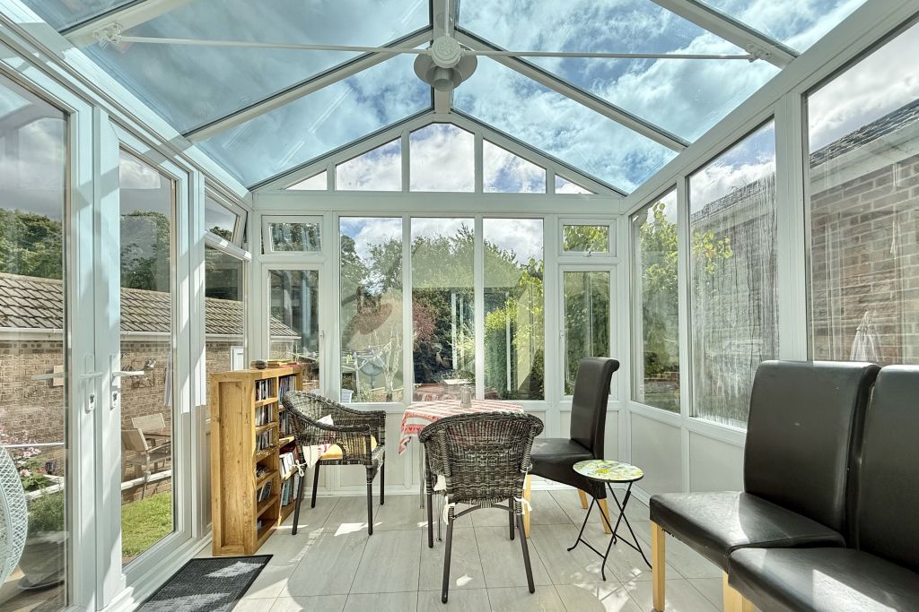 Property photo 2 of 17 Conservatory