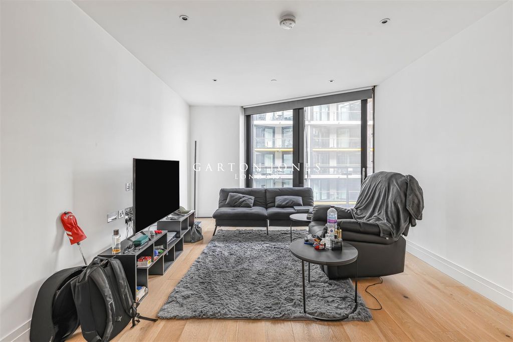 Property photo 3 of 19 Reception