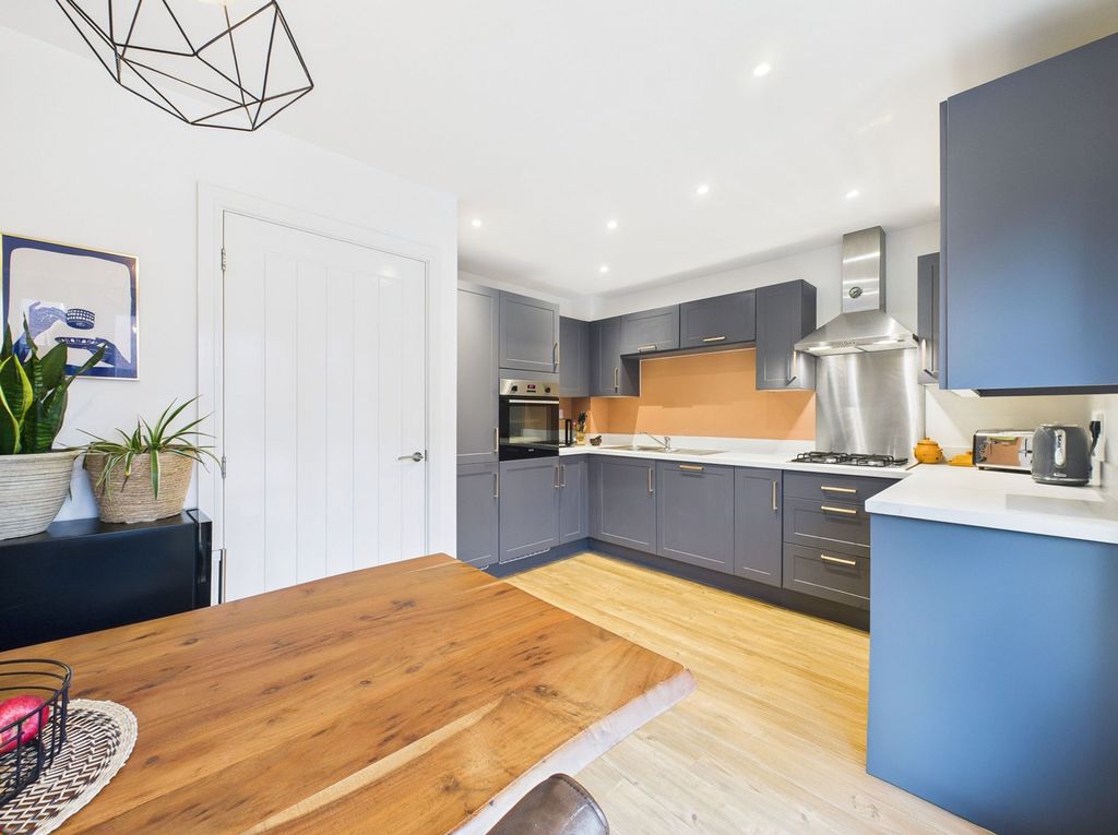 Property photo 3 of 17 Dining Kitchen