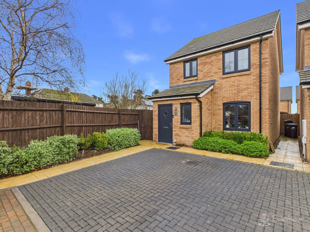 Property photo 1 of 21 Front Of House- Mark Stephens Ewemove Newmarket An