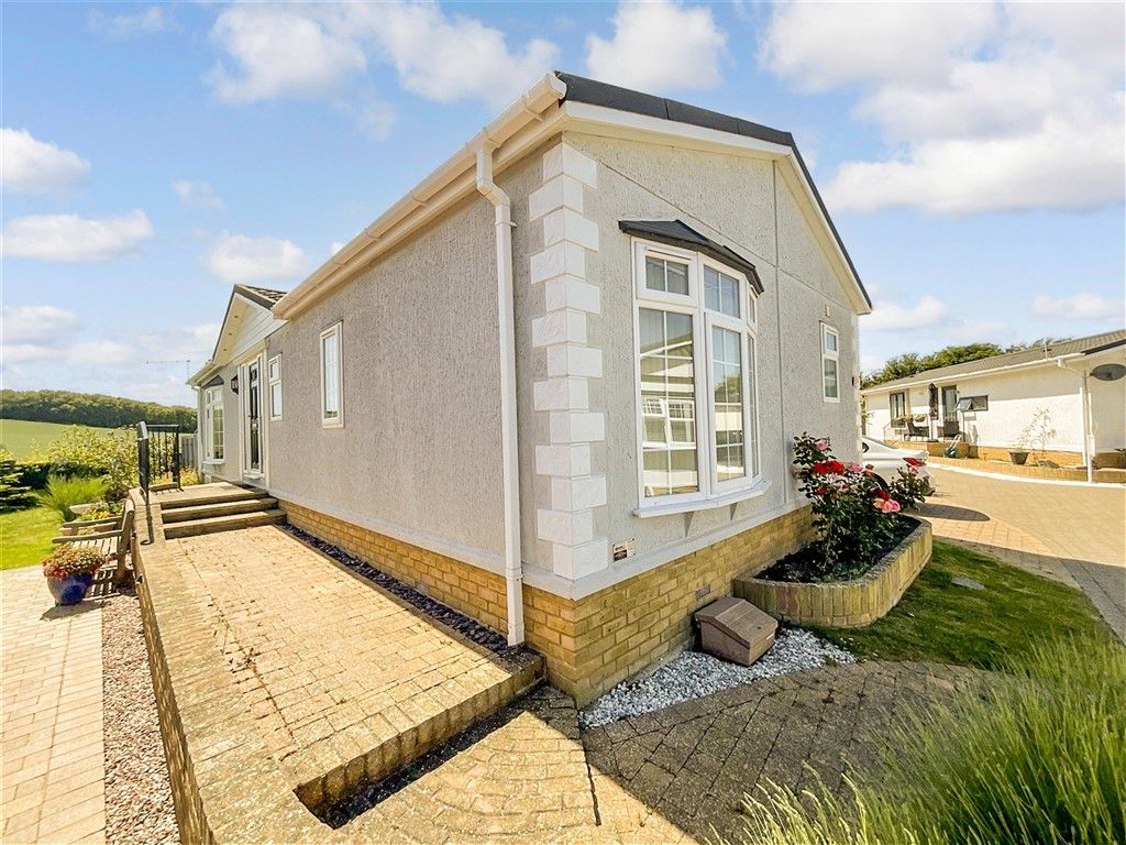 Property photo 1 of 10 Front