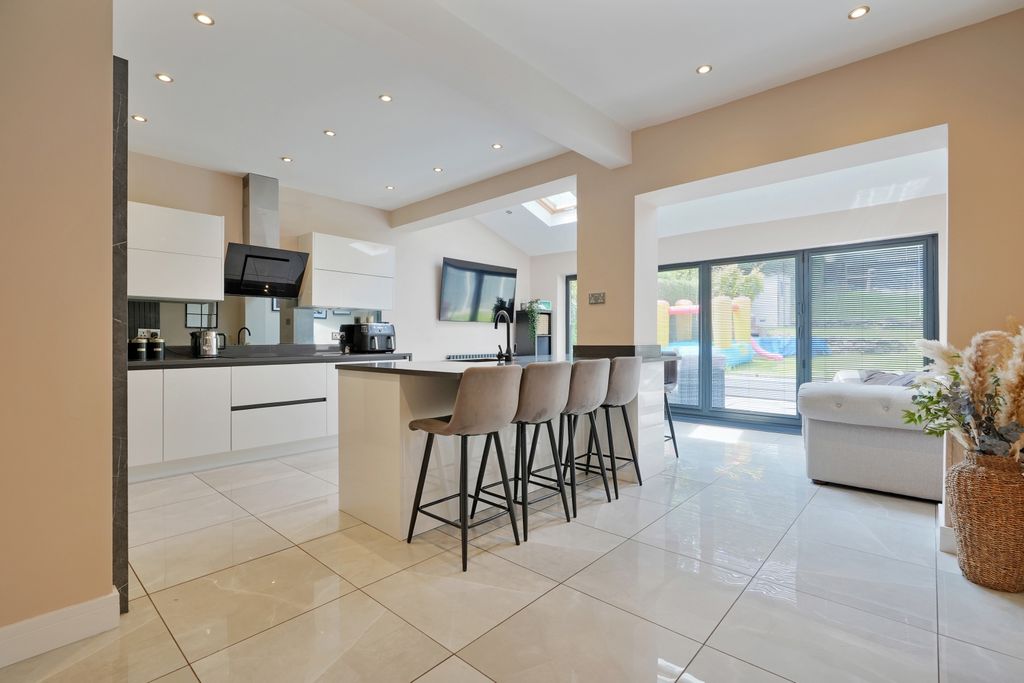 Property photo 2 of 29 Open Plan Family Room And Kitchen