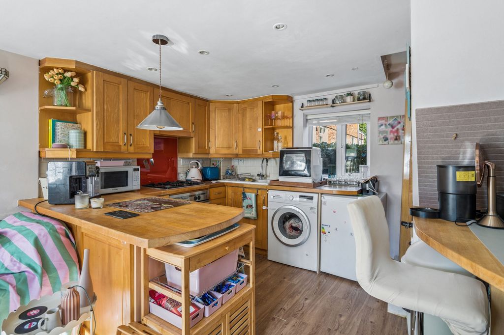 Property photo 3 of 31