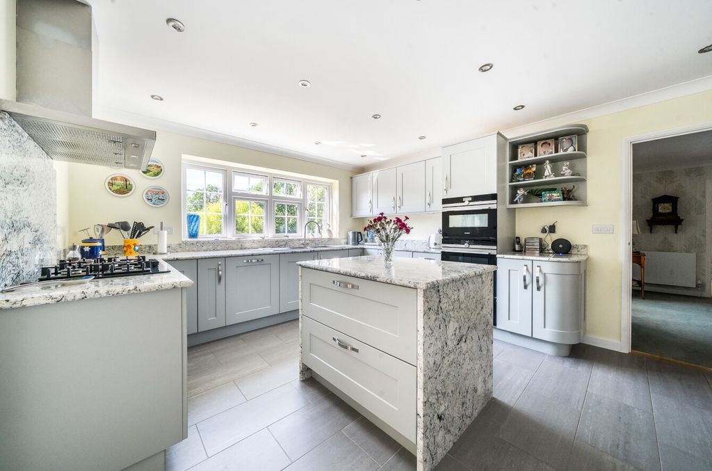 Property photo 2 of 28 1326694-39-687Ab0...
