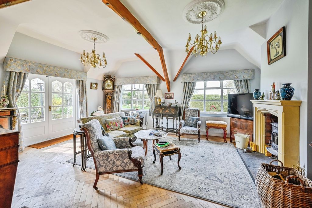 Property photo 2 of 27 Lounge