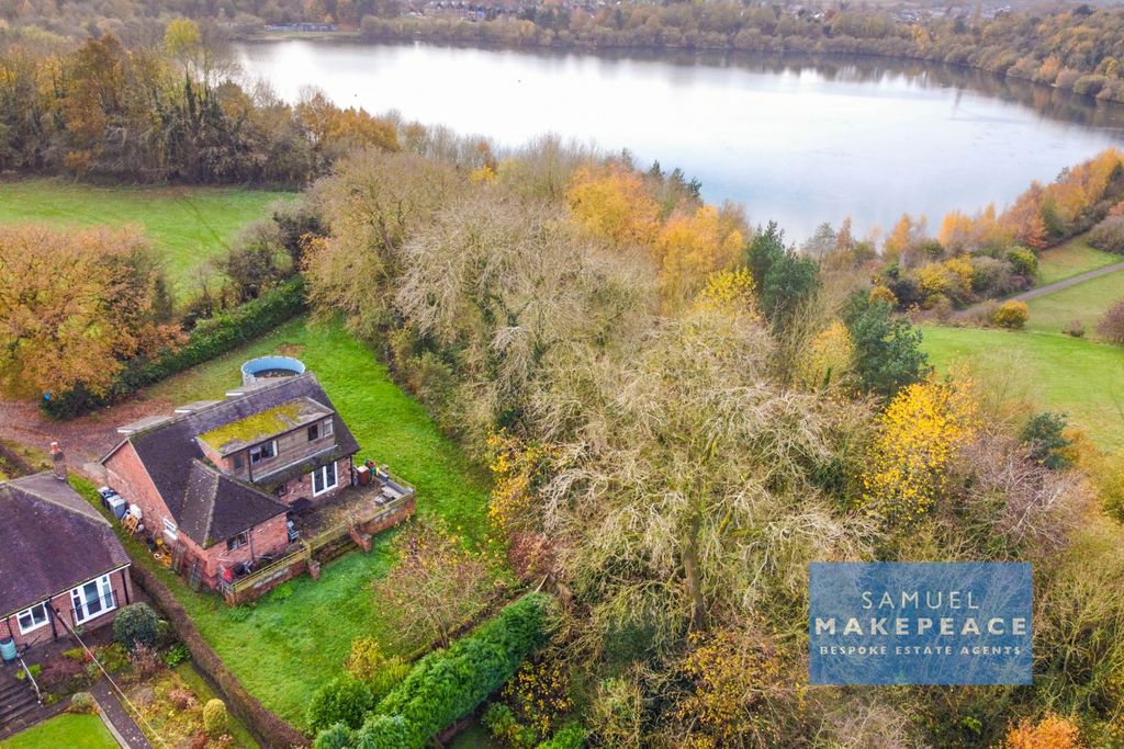 Property photo 1 of 38 Five Bedroom Detached Property