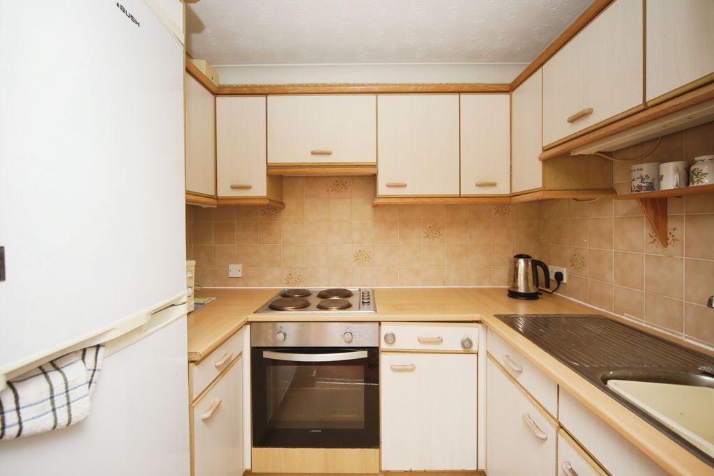 Property photo 3 of 12 Kitchen