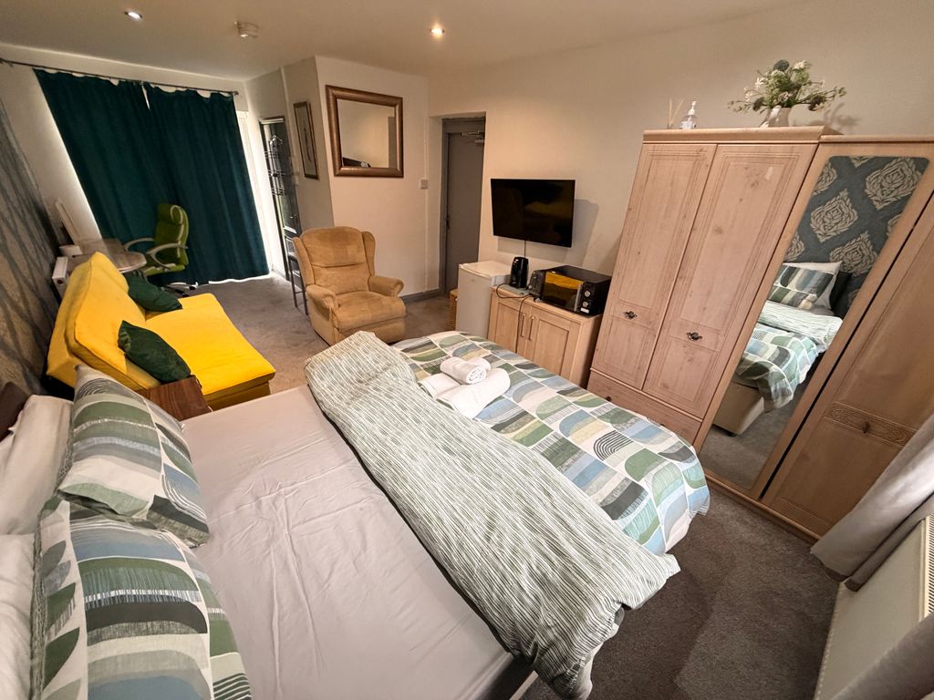 Property photo 3 of 14 Image