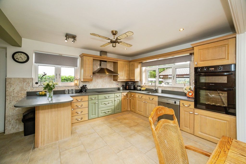 Property photo 2 of 35