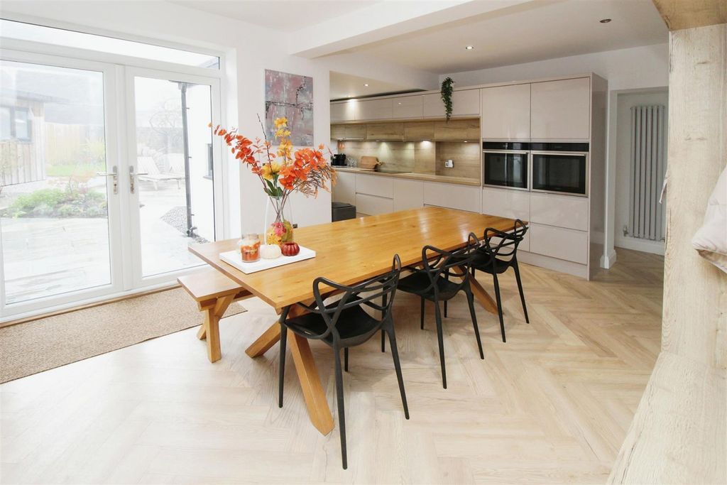 Property photo 2 of 22 Kitchen/Diner