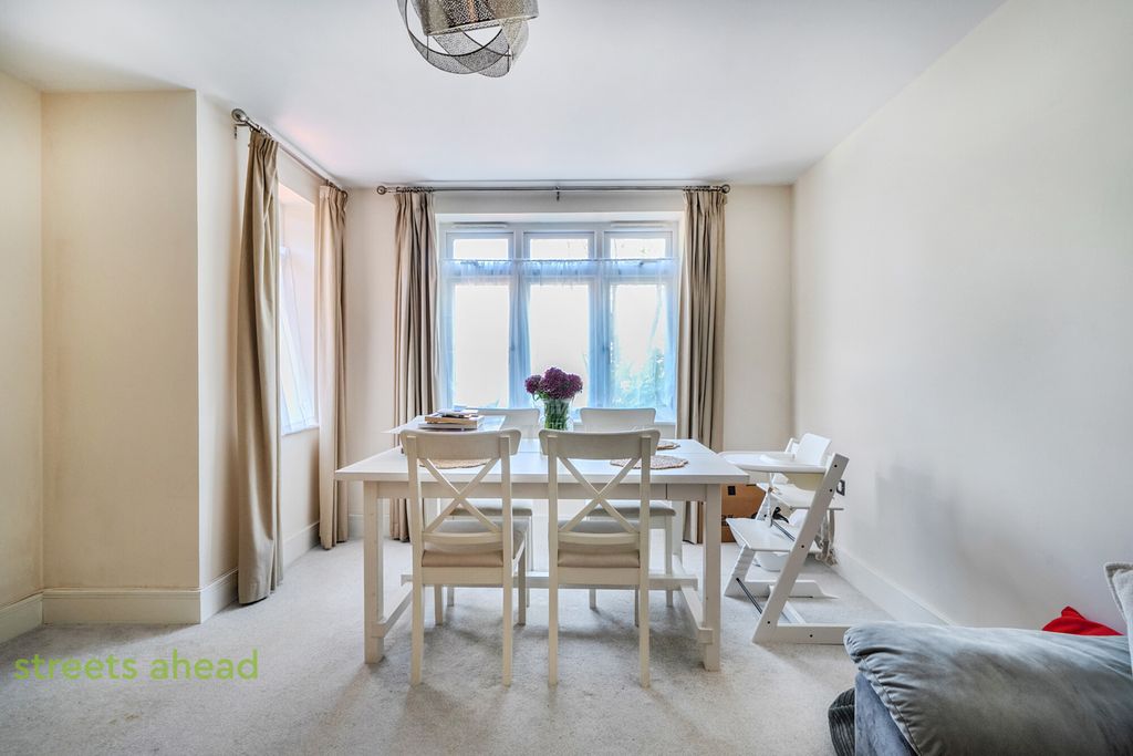 Property photo 3 of 17 6F116195-9Da8-4B2...