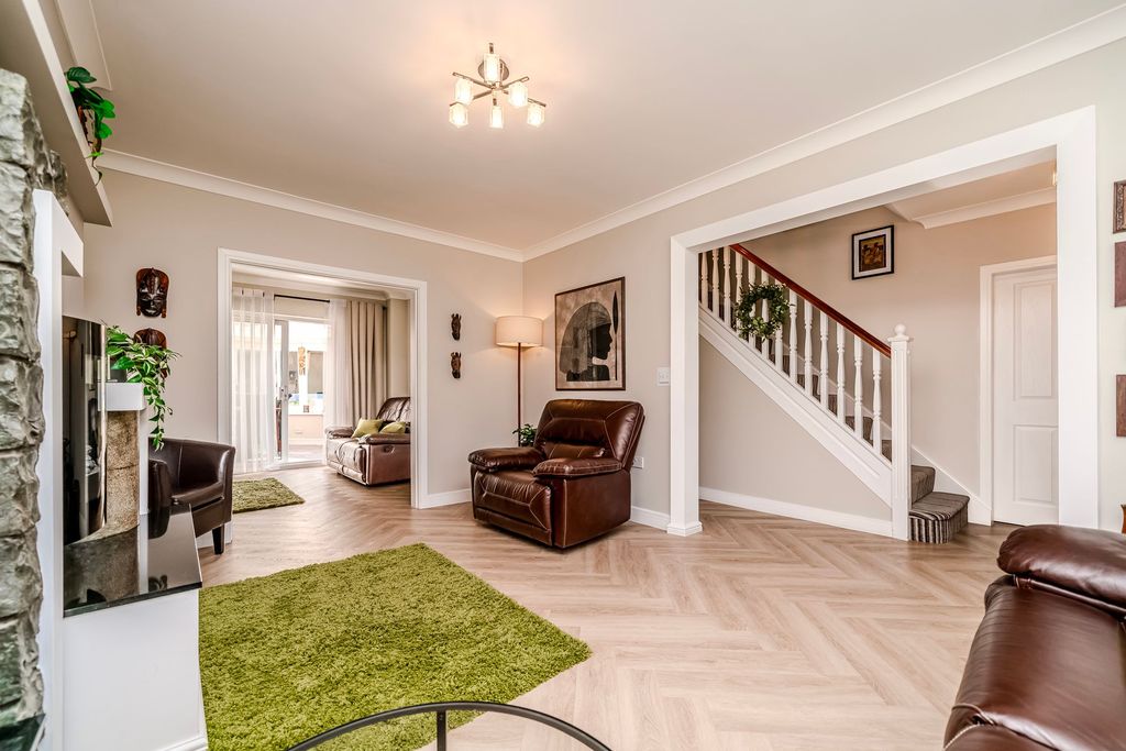 Property photo 3 of 51