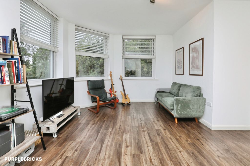 Property photo 2 of 26