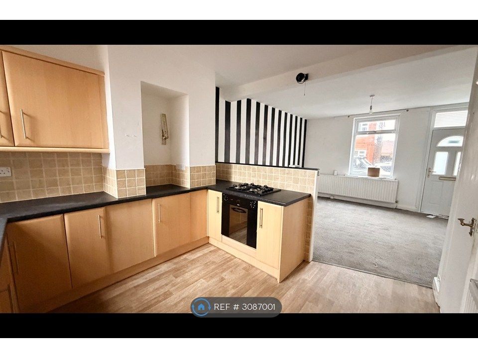 Property photo 2 of 7 Kitchen