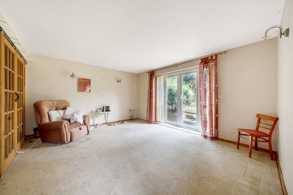 Property photo 2 of 14 Picture No. 12