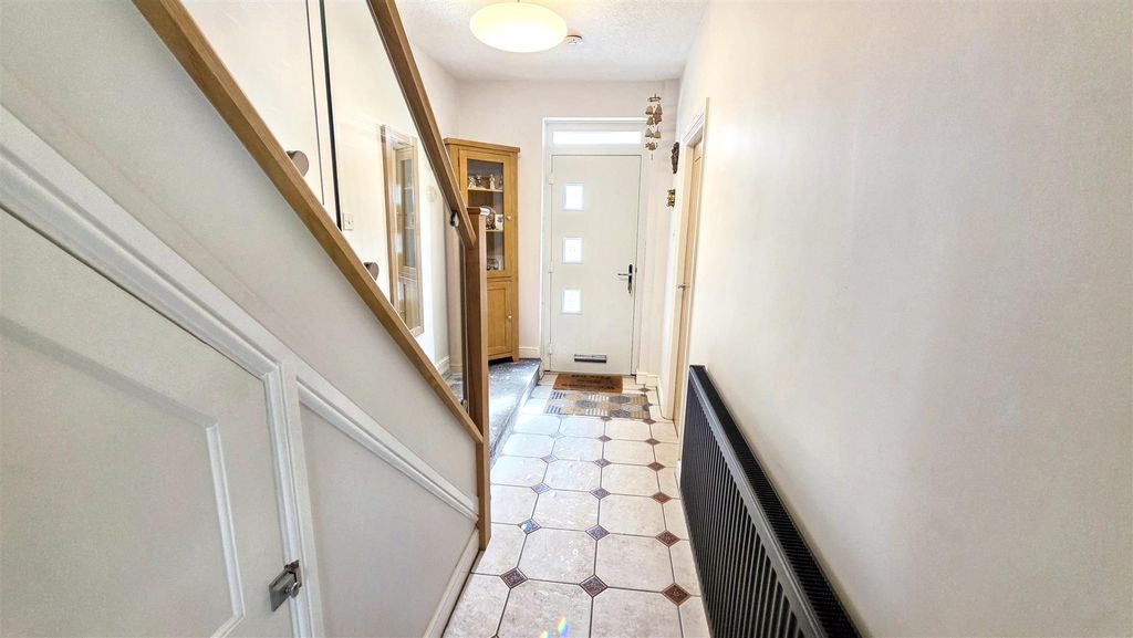 Property photo 2 of 13 10723.Jpg