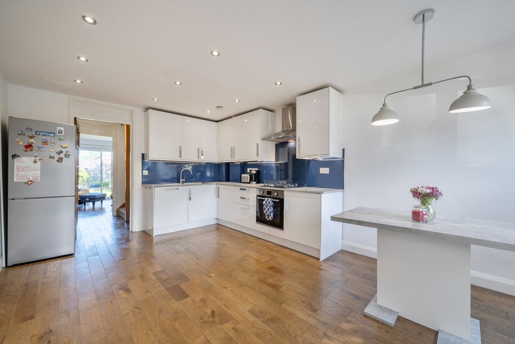 Property photo 2 of 13 1478868-11-6A2c3c...
