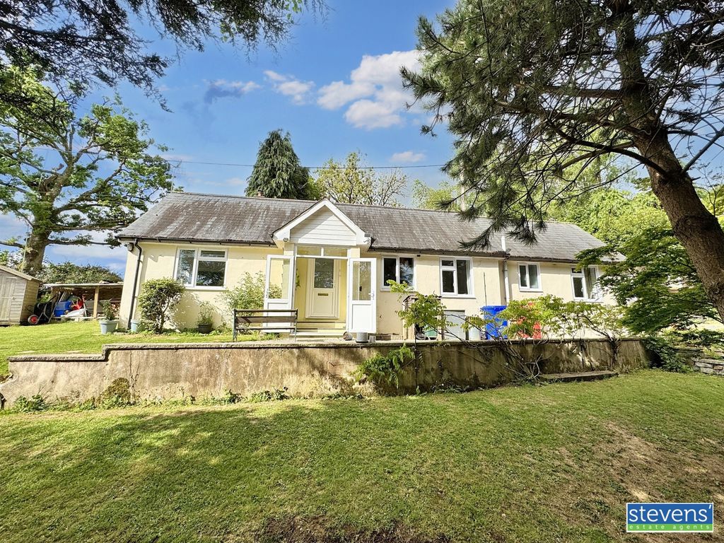 Property photo 1 of 18 Image00008