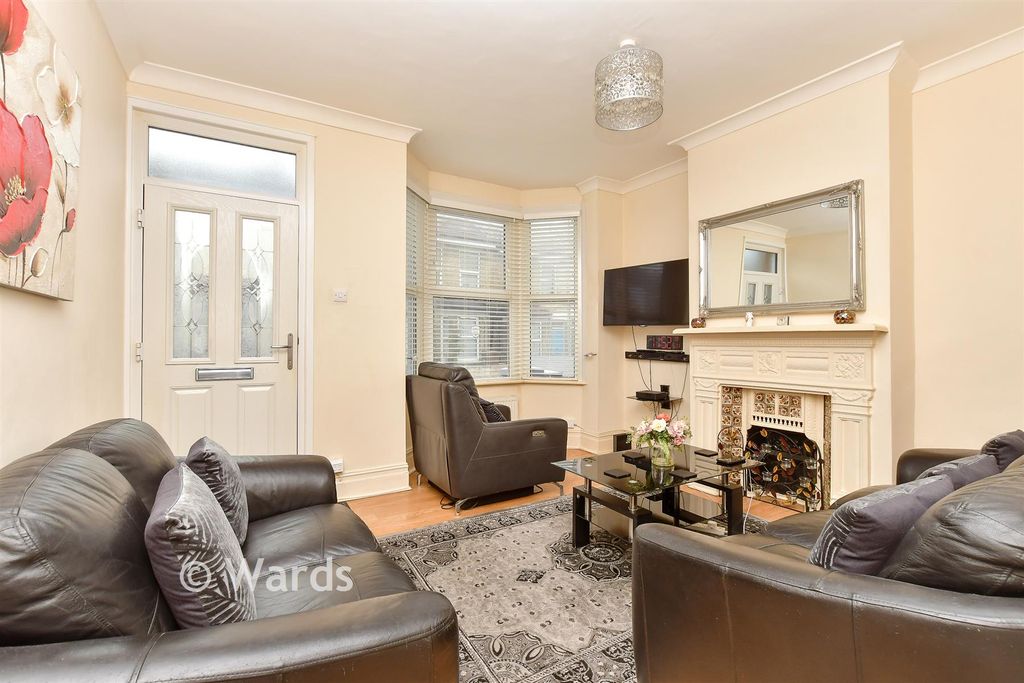 Property photo 2 of 9 Lounge