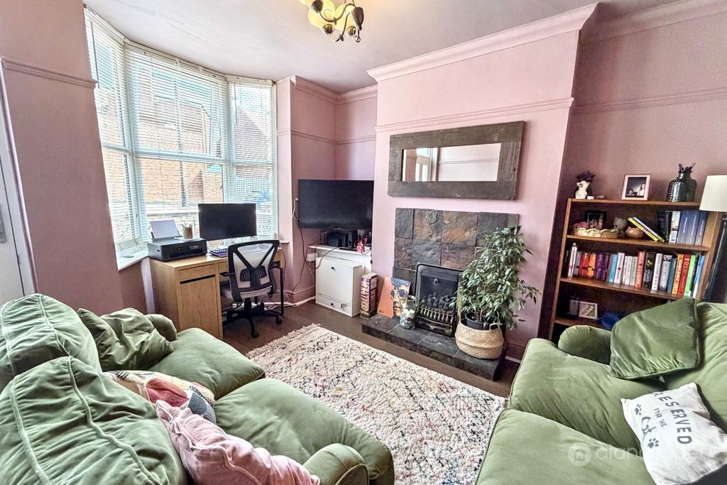 Property photo 2 of 12 5395733