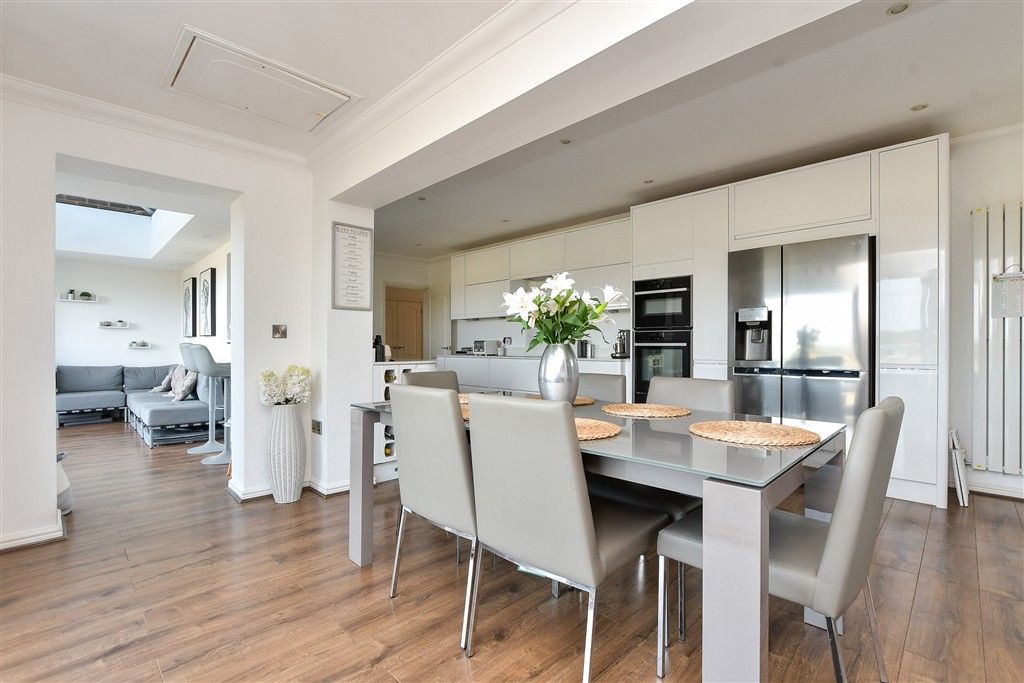 Property photo 3 of 18 Kitchen/Breakfast Area