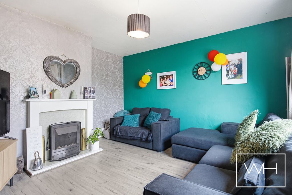 Property photo 3 of 20 37 Chatsworth Crescent, Scawthorpe 09