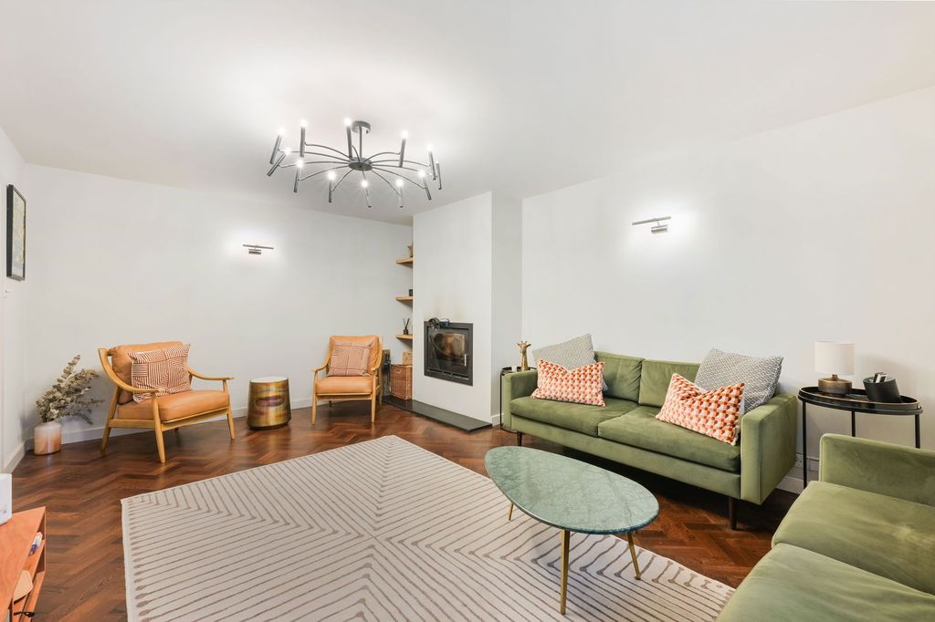 Property photo 3 of 24