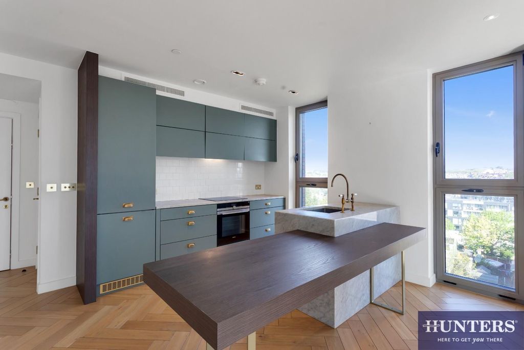 Property photo 3 of 10 Kitchen