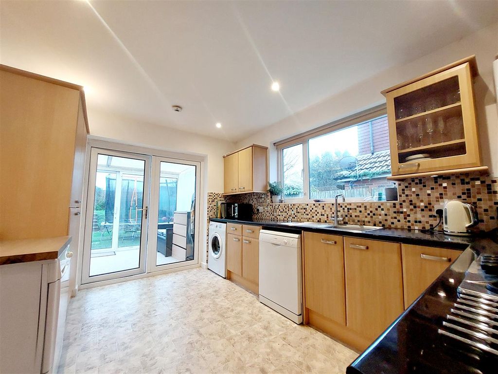 Property photo 3 of 14 Kitchen