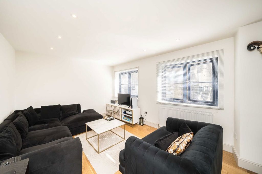 Property photo 2 of 7