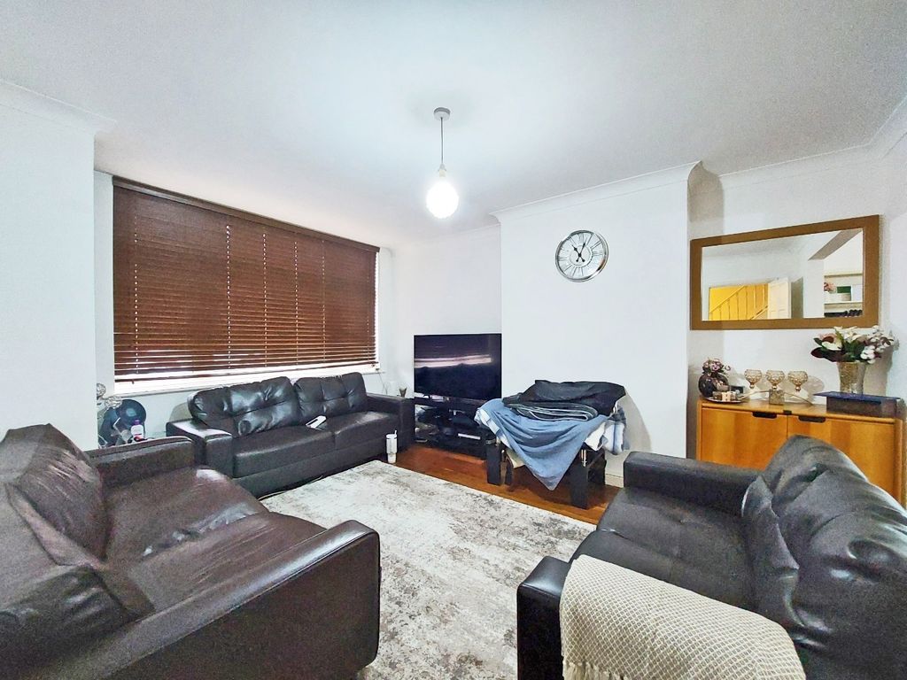 Property photo 3 of 13 4407412