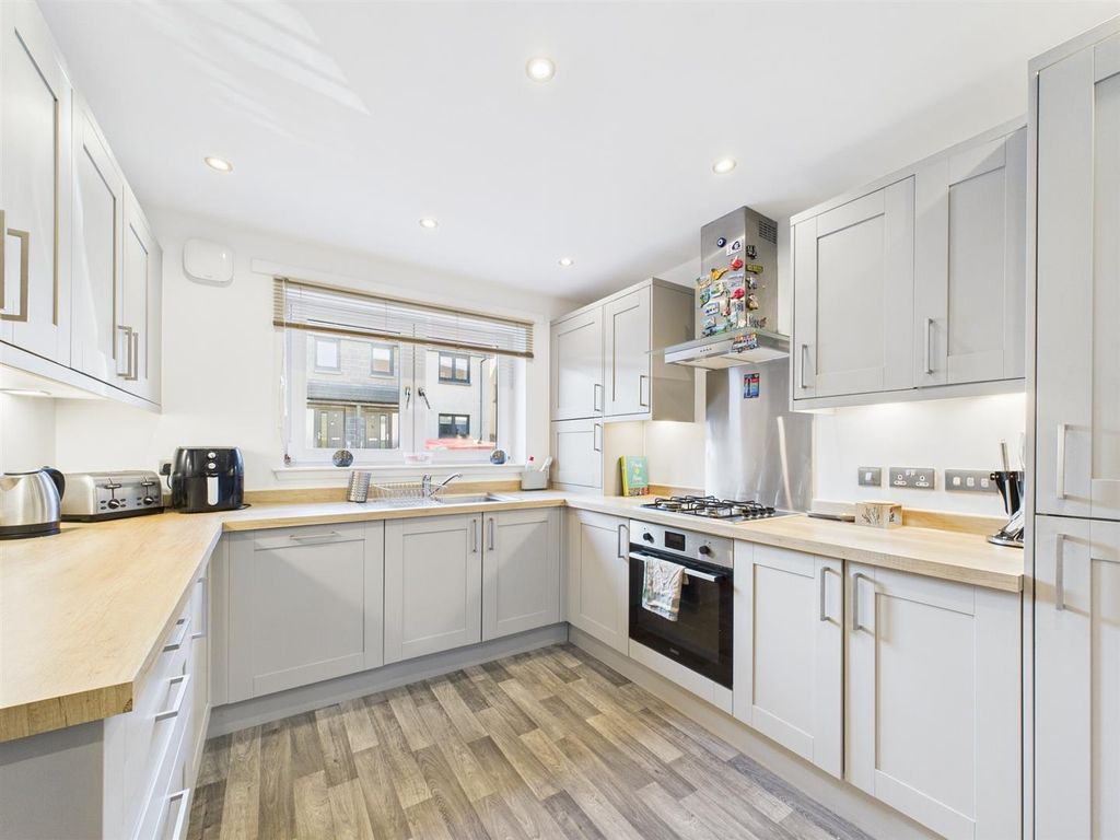 Property photo 2 of 21 Cam01486G0-Pr0890-Still001.Jpg