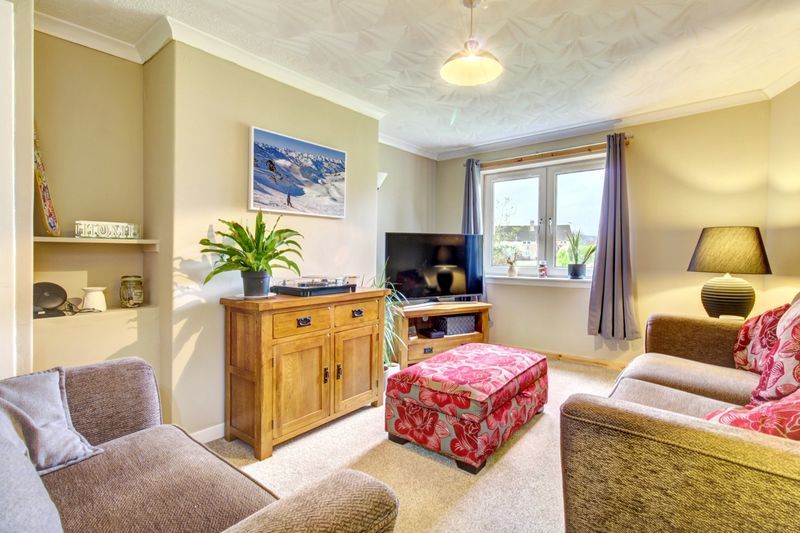 Property photo 3 of 18 Lounge