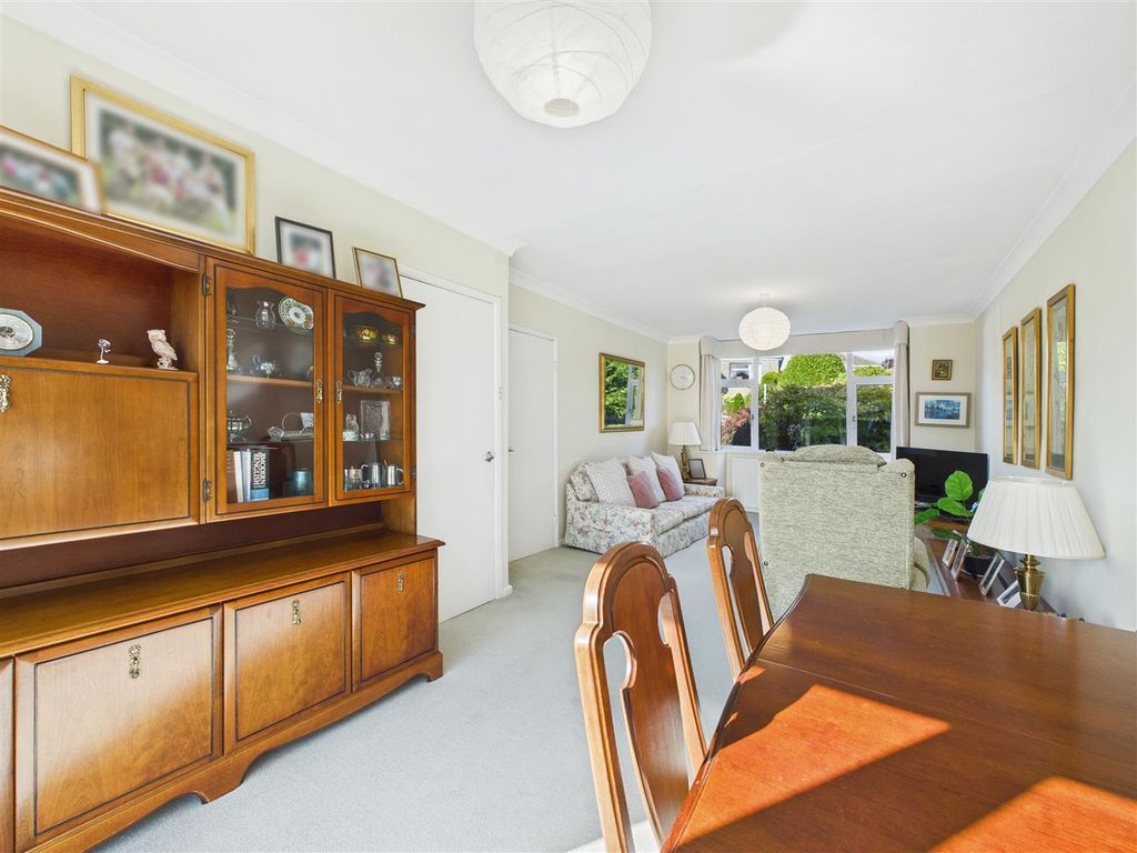 Property photo 3 of 18 Cam05476G0-Pr0050-Still015.Jpg