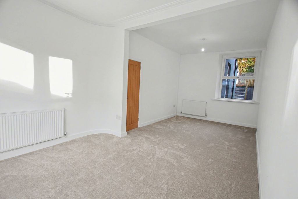 Property photo 3 of 30