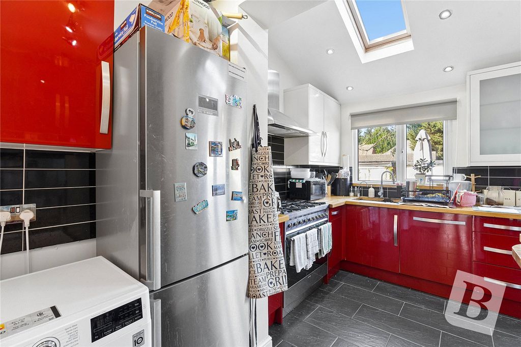 Property photo 3 of 17 Kitchen